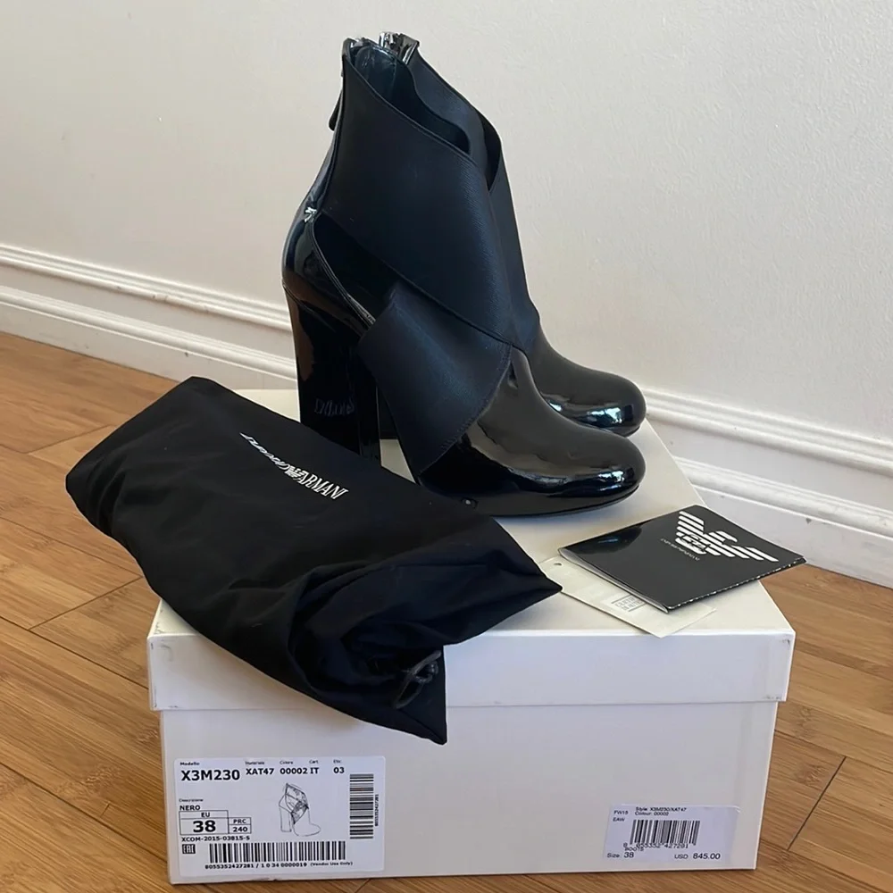 Emporio Armani black patent leather booties 38 - Picture 1 of 11